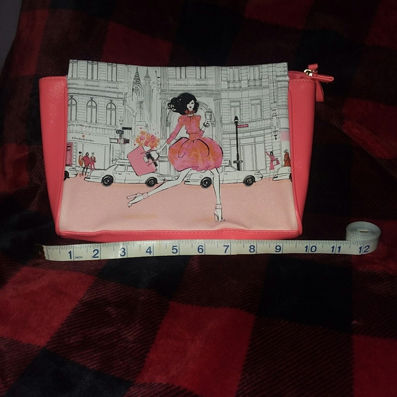 Elizabeth Arden- Makeup Bag - Picture 5 of 5